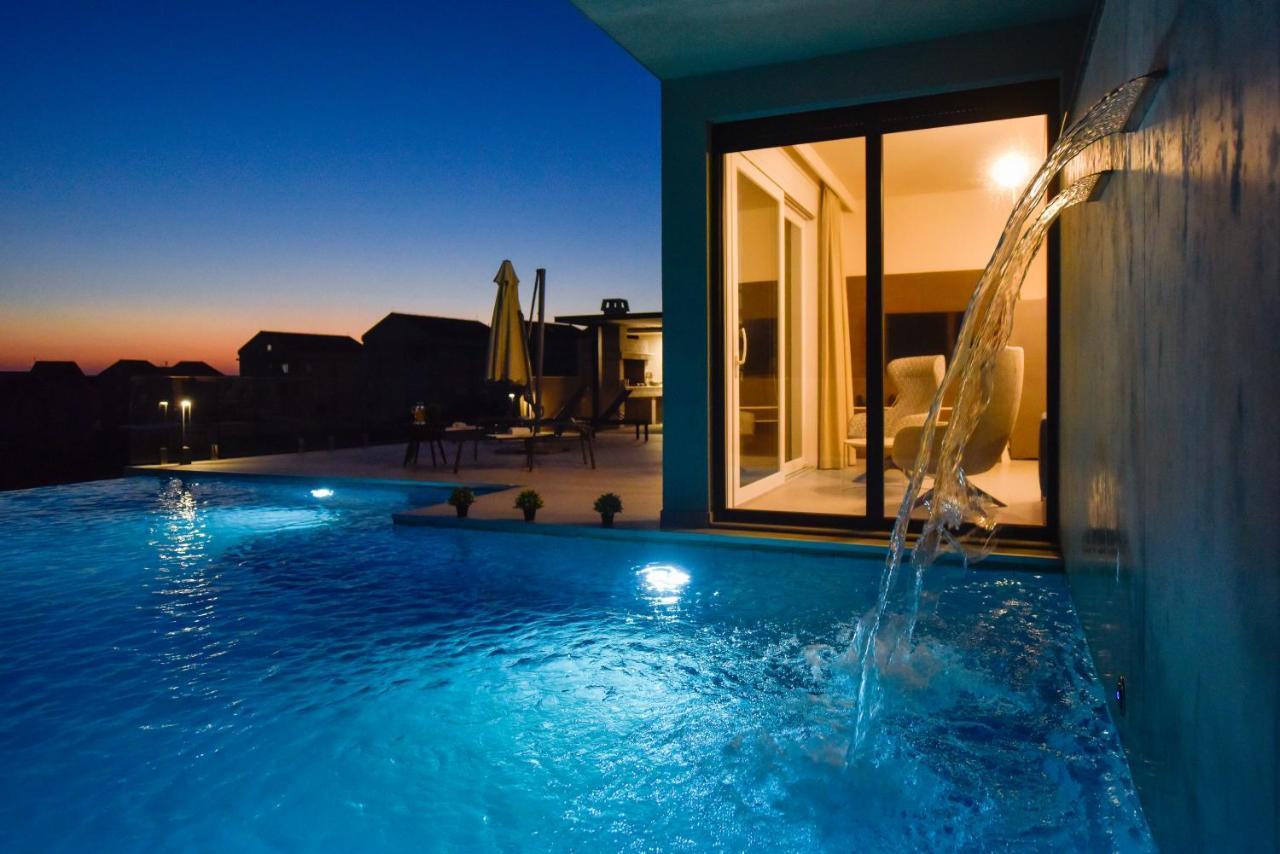 Sara - Private Infinity Pool * Novalja